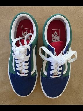 NWOT UNISEX Vans Old Skool Low Top Sneakers. MULTICOLOR